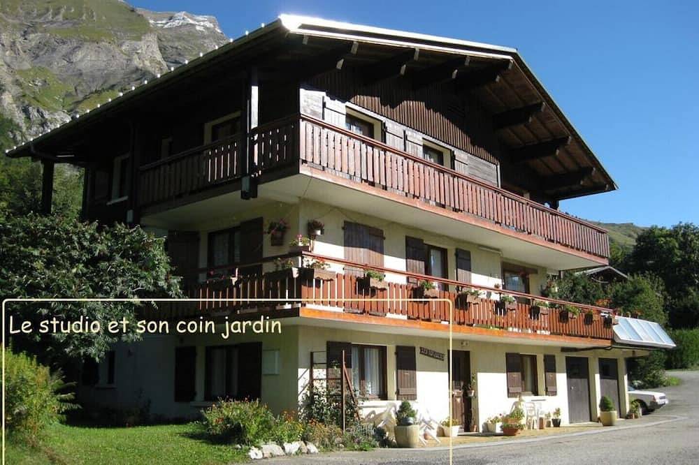 Studio in chalet, beautiful view, quiet, Col des Aravis - 2 Pers in La Giettaz, Albertville region