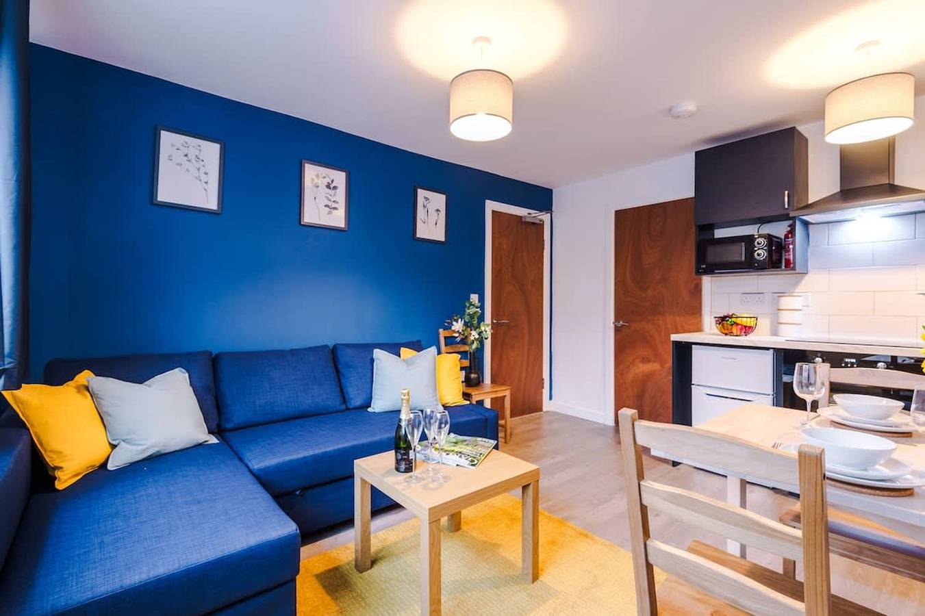 Entire apartment, New  Spacious apartment  ideal for business   work in Crewe, Cheshire East