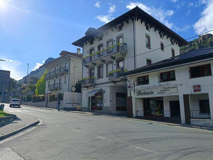 Location de vacances pour 8 personnes, avec Balcon et Terrasse à Comune di Châtillon