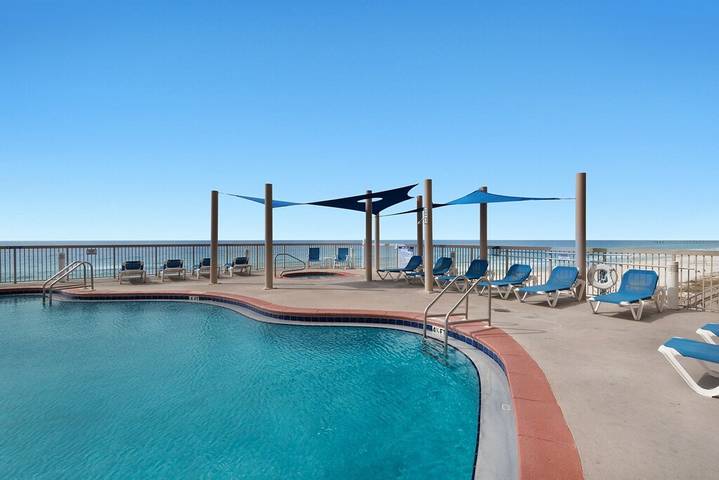 Beach rental for 8 people, with balcony and pool in Panama City Beach