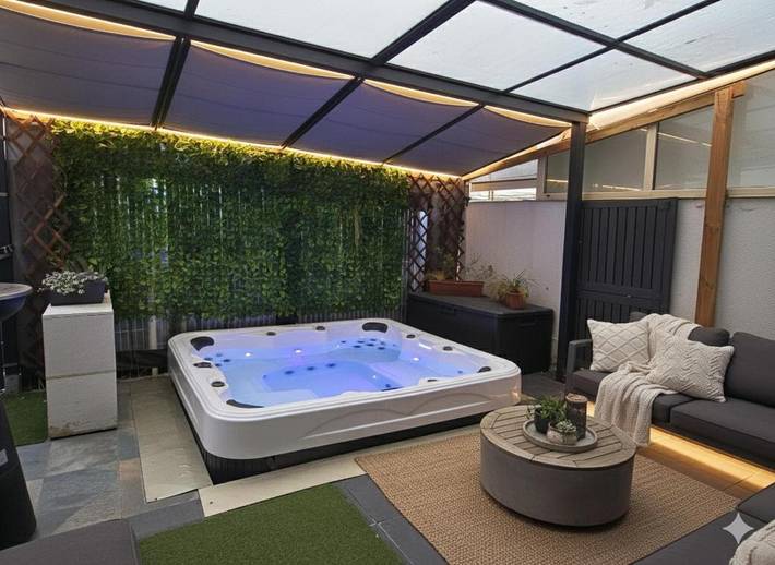 Location de vacances pour 4 personnes, avec terrasse et jacuzzi dans Le Fief-Sauvin