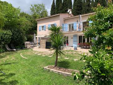 Gîte pour 2 personnes, avec vue et jardin à Le Bar-sur-Loup