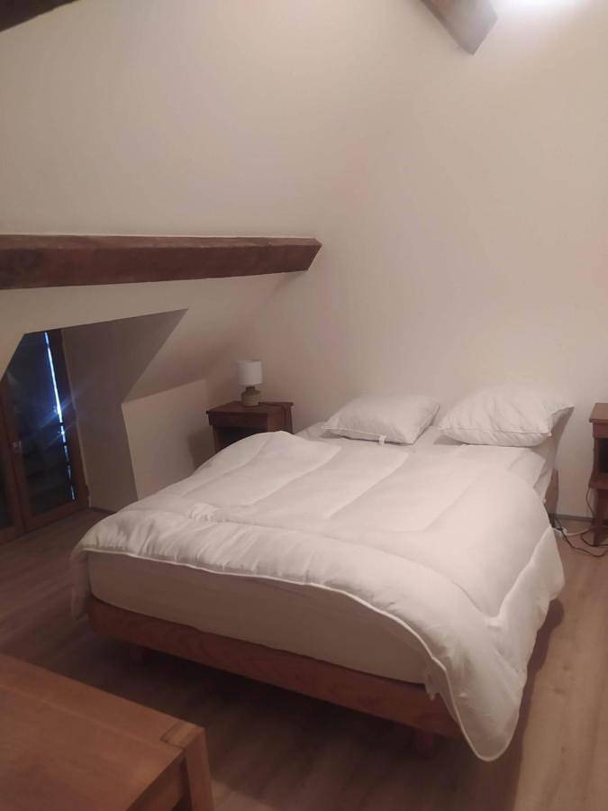Three-Bedroom Home in Montigny-sur-Armançon, Région de Montbard