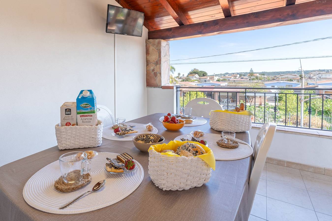 Appartamento intero, Appartamento mare 'Trifamiliare Garden - Conchiglia' con Terrazza Privata, Wi-Fi e Aria Condizionata in Villaggio delle Conchiglie, Augusta (comune)