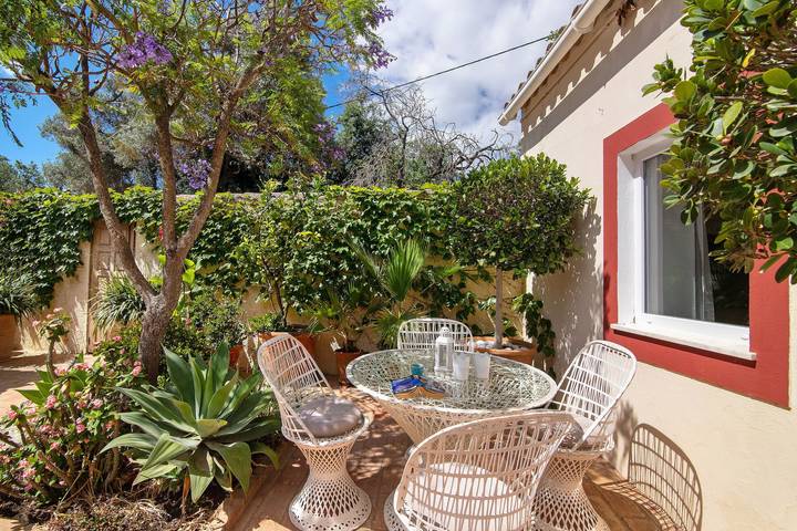 Holiday Home 'Casa Felix Number 1' with Shared Pool, Shared Terrace and Wi-Fi in Loulé (São Sebastião), Faro distrikt