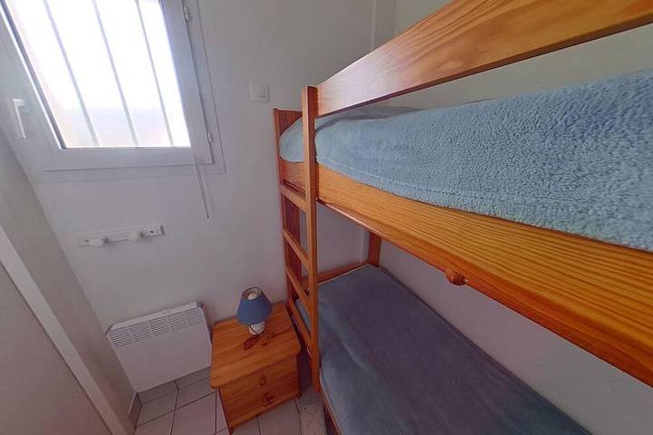 Gîte pour 4 personnes, avec terrasse et piscine dans Plage de la Govelle - 2