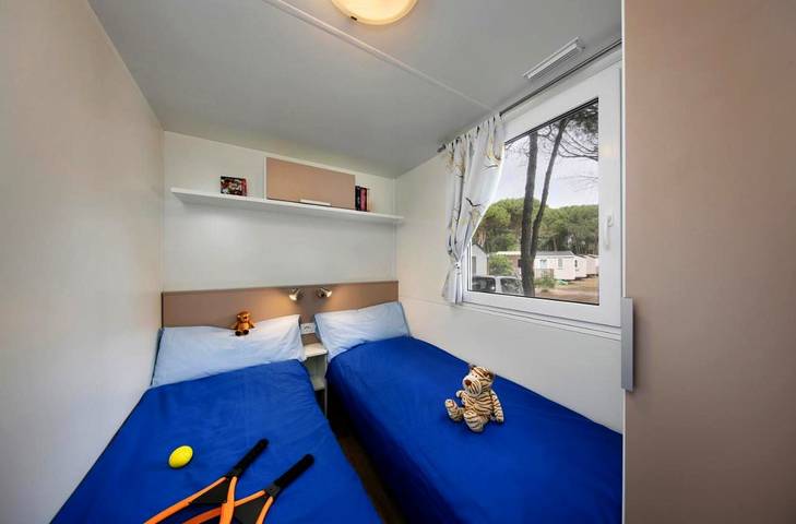 Camping für 4 Personen, mit Pool und Whirlpool sowie Terrasse in Cisano - 3