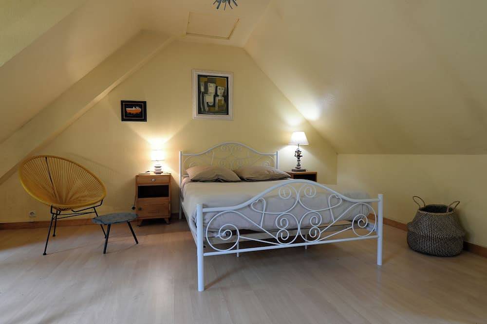 Fisherman's house near the Gr and the sea. Quiet, privileged surroundings! in Paimpol, Rosa Granitküste