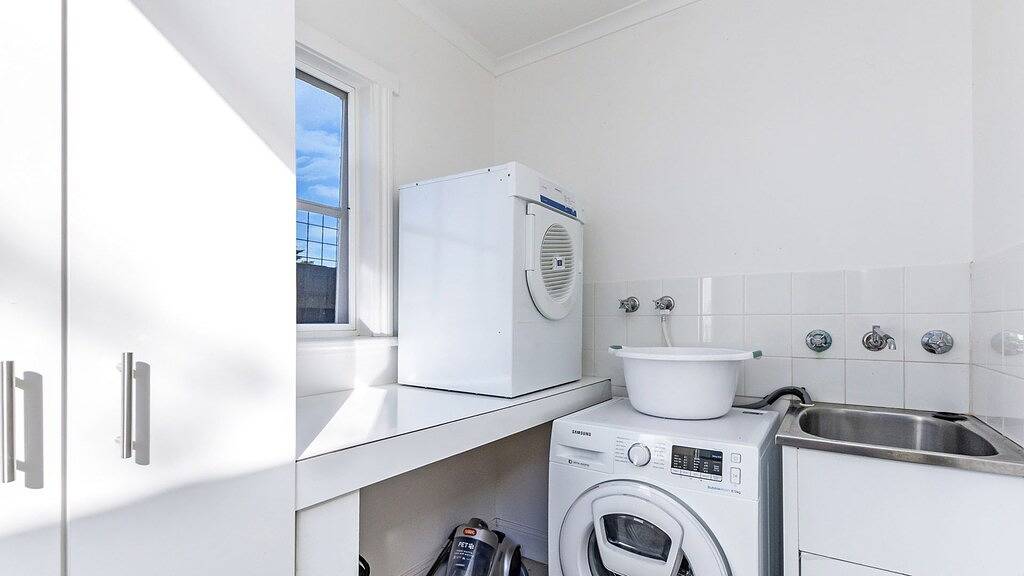 Curragh Cottage is one of two quaint historic one bedroom cottages in Port Fairy in Port Fairy, Shire of Moyne