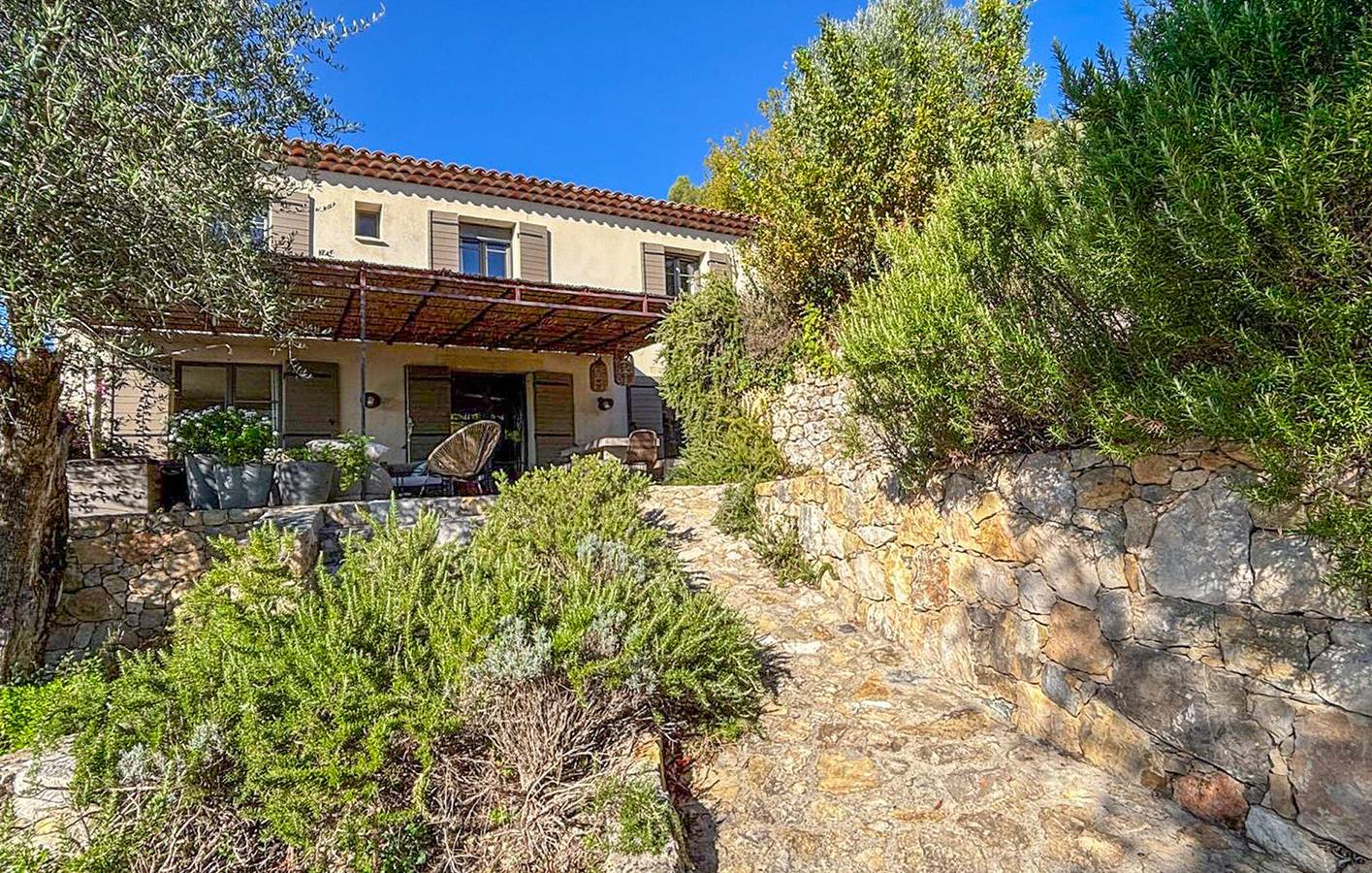 Acogedor apartamento con piscina en Grasse - WiFi, aparcamiento, terraza in Grasse, Region de Cannes