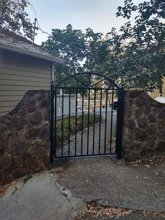 Lake Front Property Mit Million Dollar Views Mit Privatstrand und Dock in California North Coast