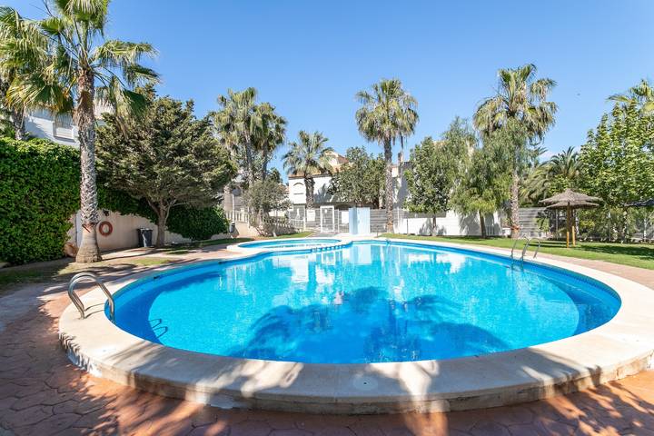 Ferienhaus für 4 Personen, mit Garten in Elche