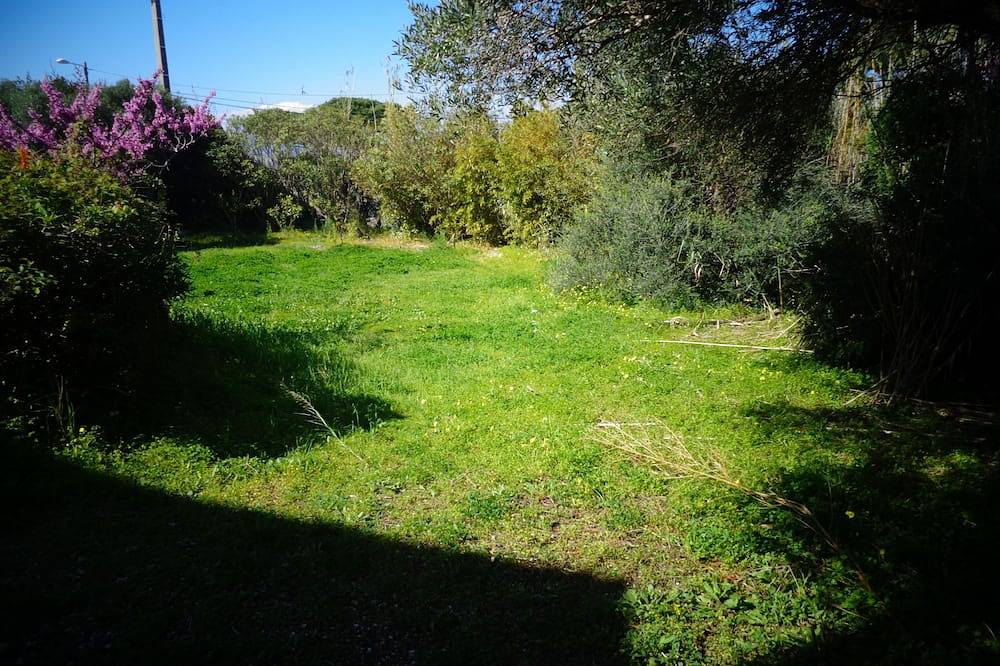 Located on the Giens peninsula, T3 single-storey apartment with garden in La Madrague, Hyeres