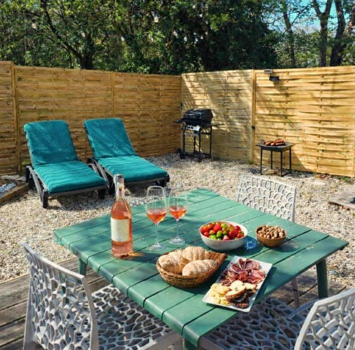 Gîte pour 3 personnes, avec jardin à Saint-Étienne-de-Saint-Geoirs - 2