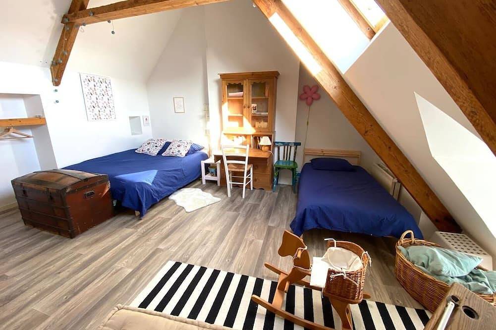 Meublé de tourisme ⭐️⭐️⭐️ Granville center, quiet, patio, 800 m from the beach in Granville, Côte de la Déroute