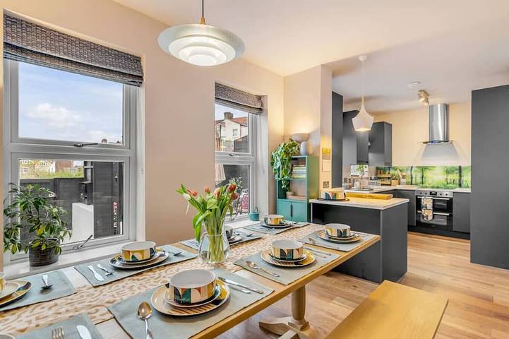 Holiday home for 8 people, with balcony and garden in Norwich