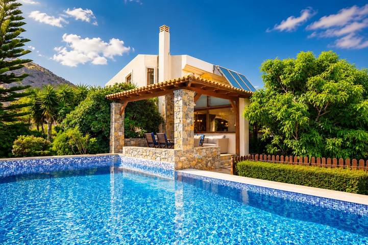 Villa für 8 Personen, mit Meerblick und Balkon sowie Terrasse und Garten in Agios Nikolaos