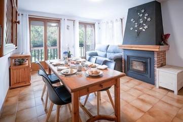Gîte pour 5 personnes, avec jardin ainsi que vue et balcon à Sort