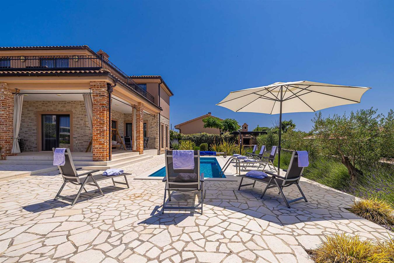 Villa Nathalie mit privatem Pool, Whirlpool und Außensauna in Linardici, Krk