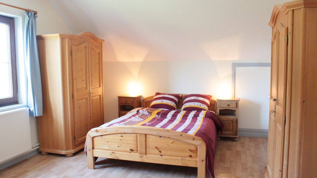 Geheel vakantieappartement, Vakantieappartement voor 7 personen met terras in Felenne, Beauraing