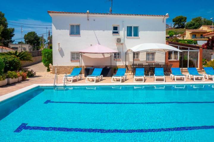 Casa rural para 10 personas, con Terraza además de Jardín y Piscina en Calafell - 2