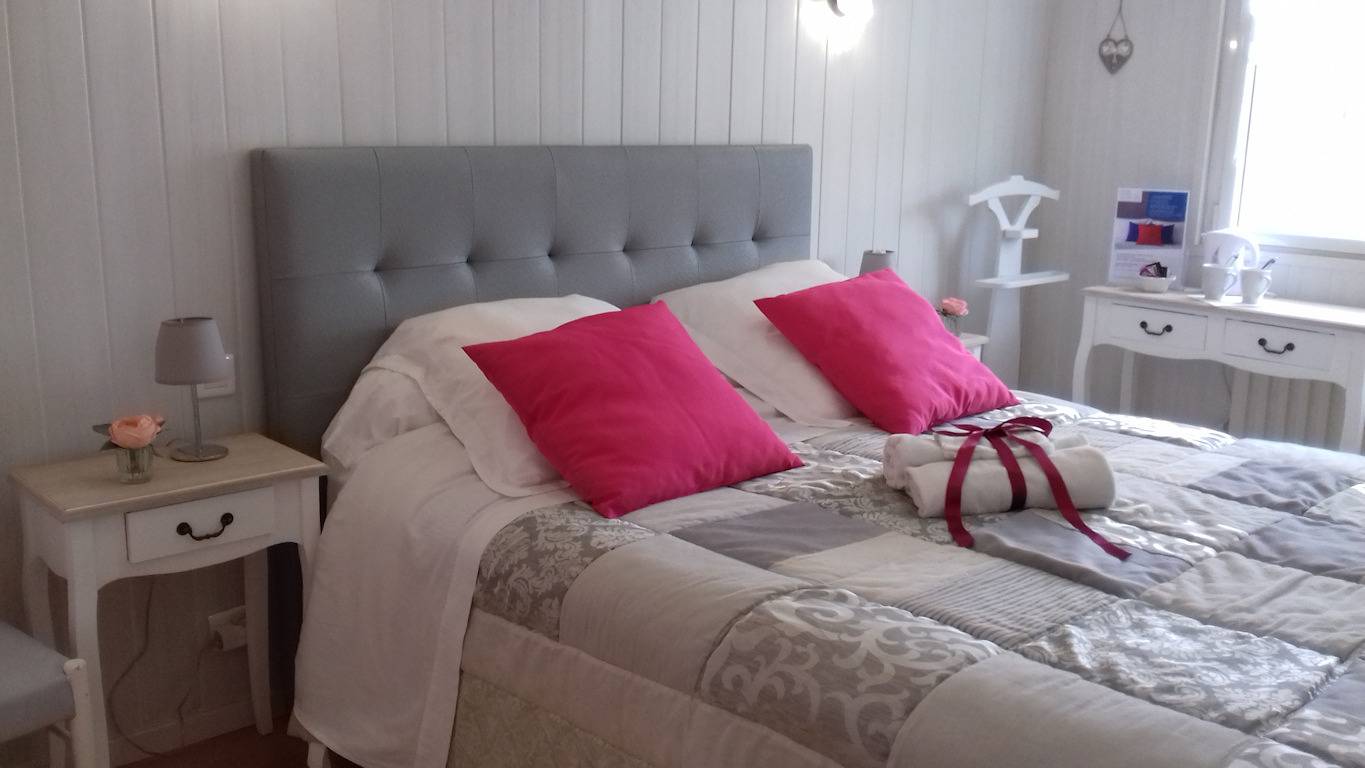 Chambre d'hôtes "La Rose des Sables", proche du Puy du Fou - Chambre Bouton d'Or in Les Herbiers, Vallée de la Loire