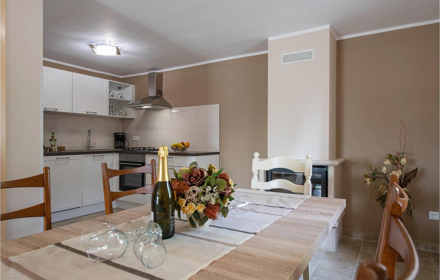 Reizende 110 m² große Ferienwohnung mit Pool, WLAN und guter Anbindung an das Stadtzentrum in Butkovići in Marčana, Südküste Istrien