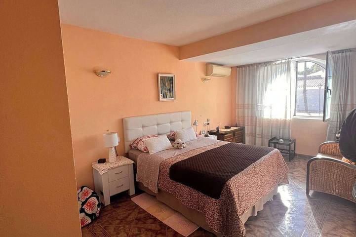 Chalet independiente de estilo típico español : in La Nucía, Costa Blanca