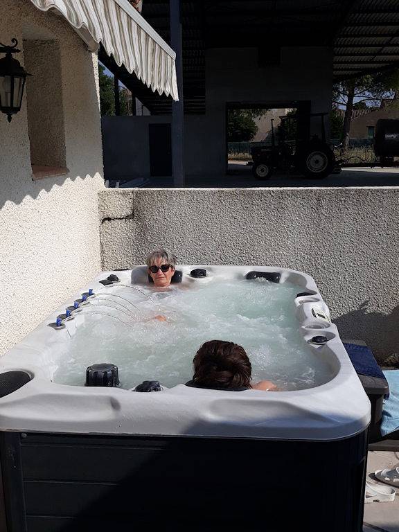 Studio entier, Gite du Soleil - Piscine, jacuzzi in Pouzolles, Région de Béziers