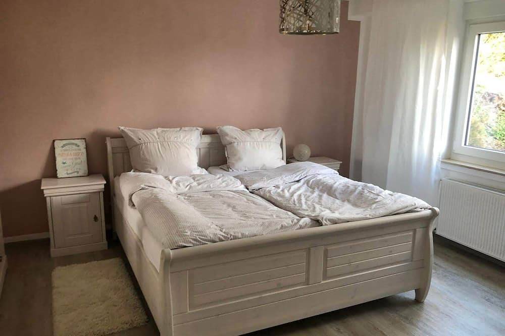 Ganze Wohnung, Schön gelegene Ferien-/Pendlerwohnung nahe Rothaarsteig mit guter Anbindung in Haiger, Naturpark Lahn-Dill-Bergland