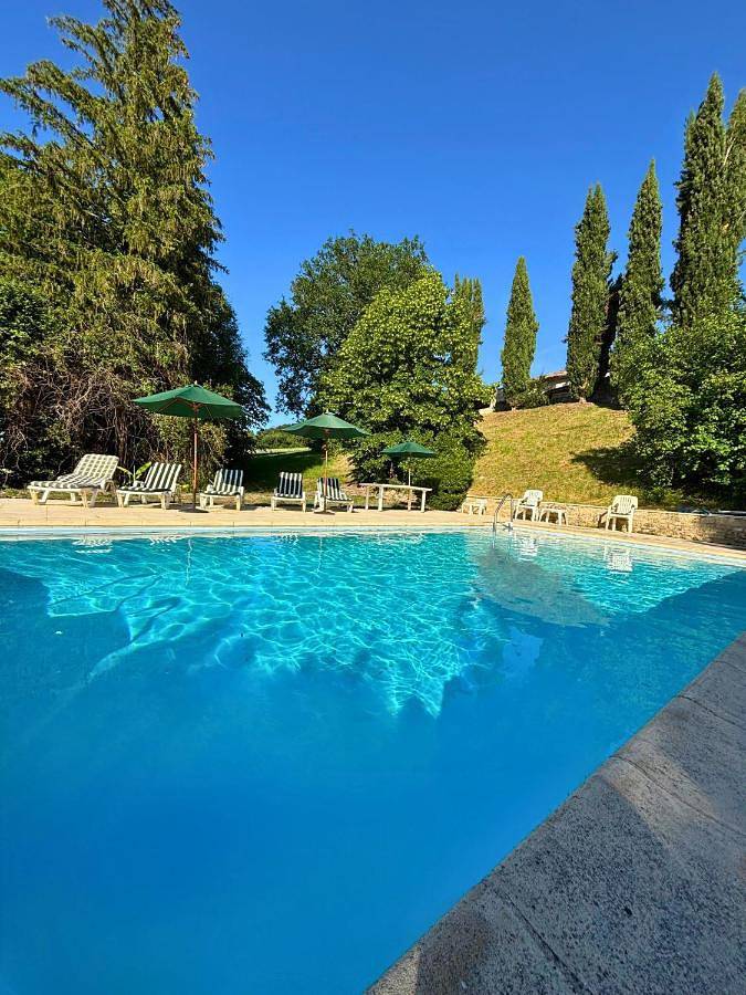 Location de vacances pour 9 personnes, avec balcon ainsi que piscine et vue à Castelnau-Montratier