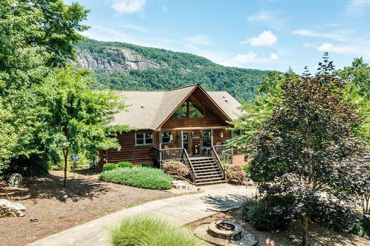 Log cabin for 10 people, with hot tub and yard, with pets in Lake Lure
