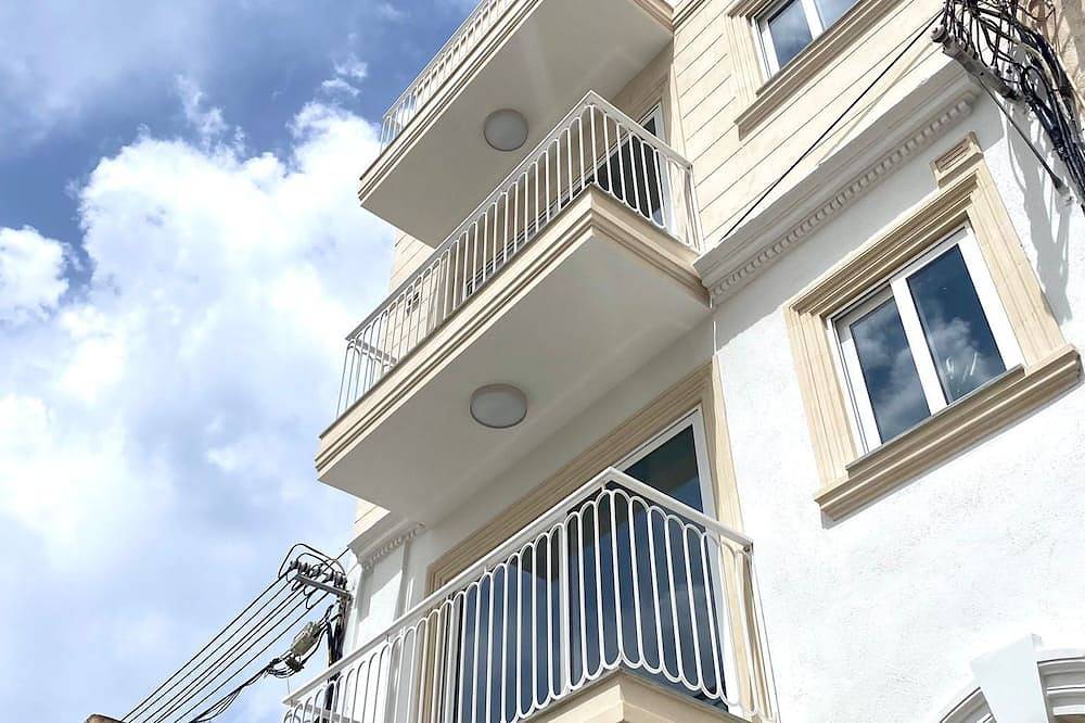 Romantic Room with Jacuzzi/hot tub, terrace and Seaview in il-Mellieha, Mellieha