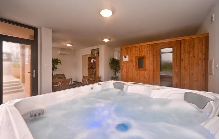 Geräumige 90 m² große Wohnung mit Pool, Terrasse und Grill in Kapela, Bjelovar-Bilogora