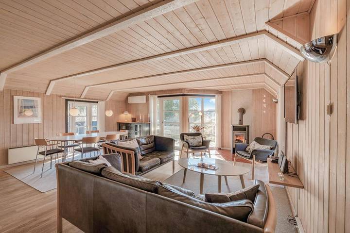 Reetgedecktes Ferienhaus mit Sauna und Whirlpool in Blåvand  in Blavand, Varde