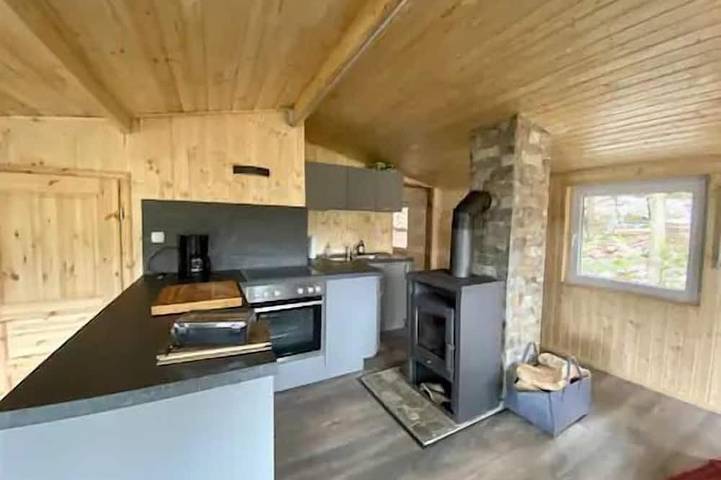 Ferienhaus für 3 Personen, mit Balkon und Garten in Unterwellenborn