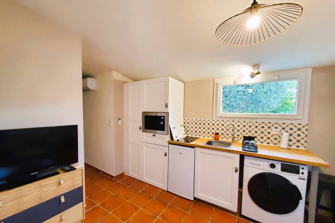 Appartement entier, Bleu Mimosa, T2 près des Grands Buffets in Narbonne, Côte d'Améthyste