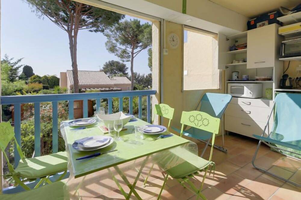 Apartamento entero, Le Clos des Lavandes by Interhome in Bandol, Region de Toulon