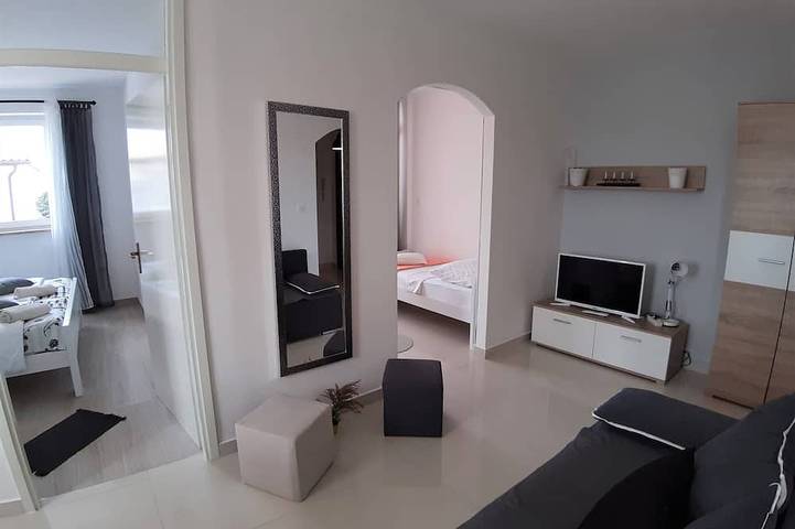 Ganze Wohnung, Apt. Medulin, 200 m vom Meer, 600m vom Sandstrand entfernt in Medulin Stadt, Medulin