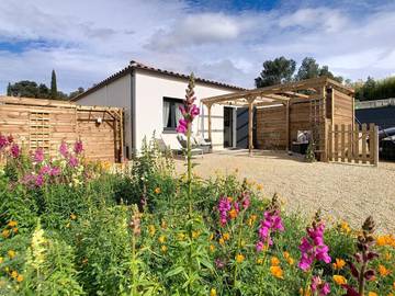 Gîte pour 2 personnes, avec jardin ainsi que vue et terrasse à Tourouzelle