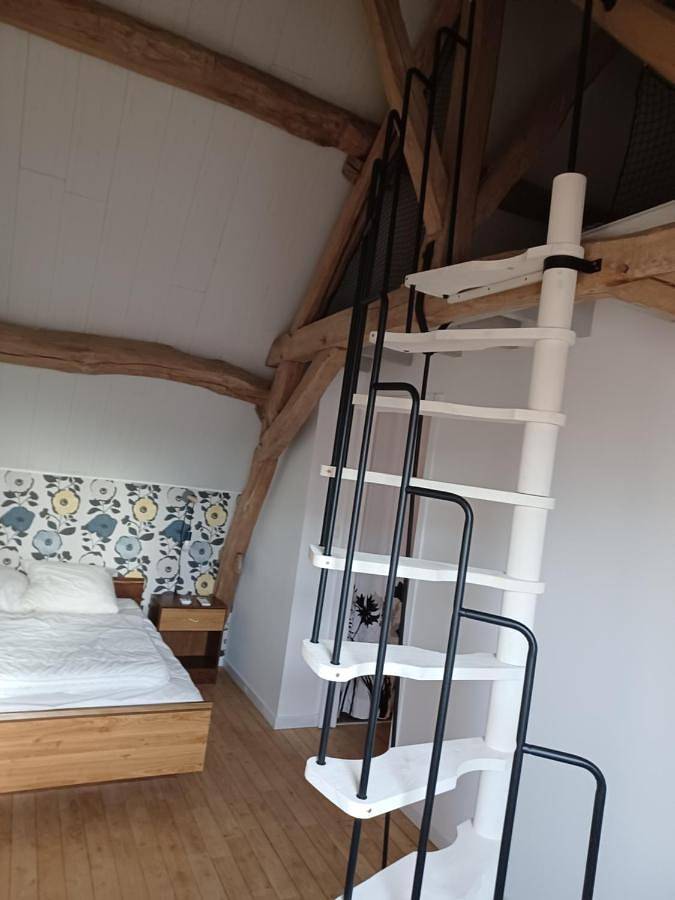 Location de vacances pour 6 personnes, avec vue et jardin à Civray-sur-Esves - 2