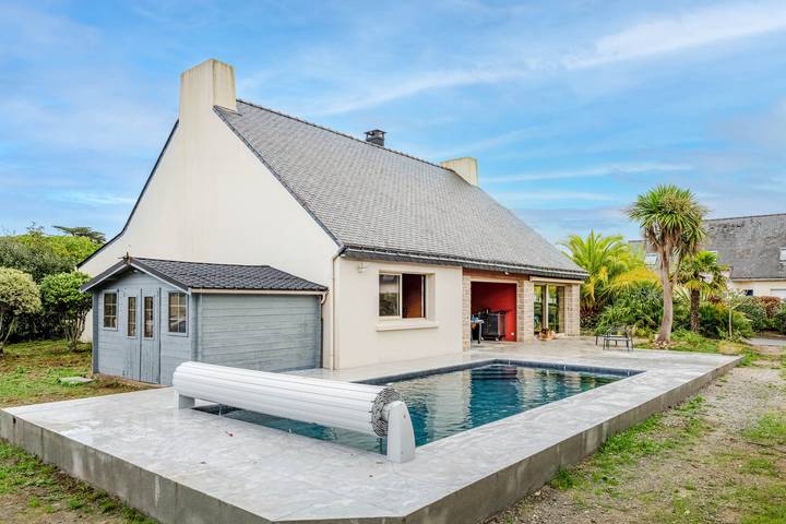 Holiday rental for 10 people, with garden and terrace as well as pool in Sarzeau