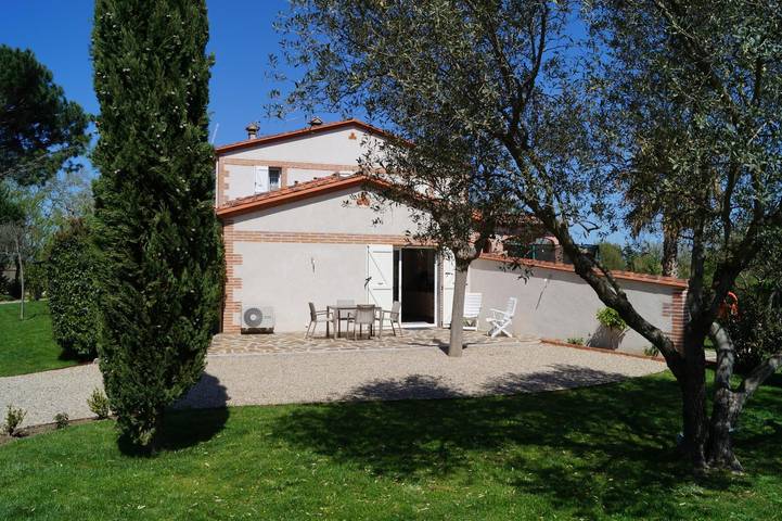 Gîte pour 2 personnes, avec Terrasse ainsi que Jardin et Piscine à Céret