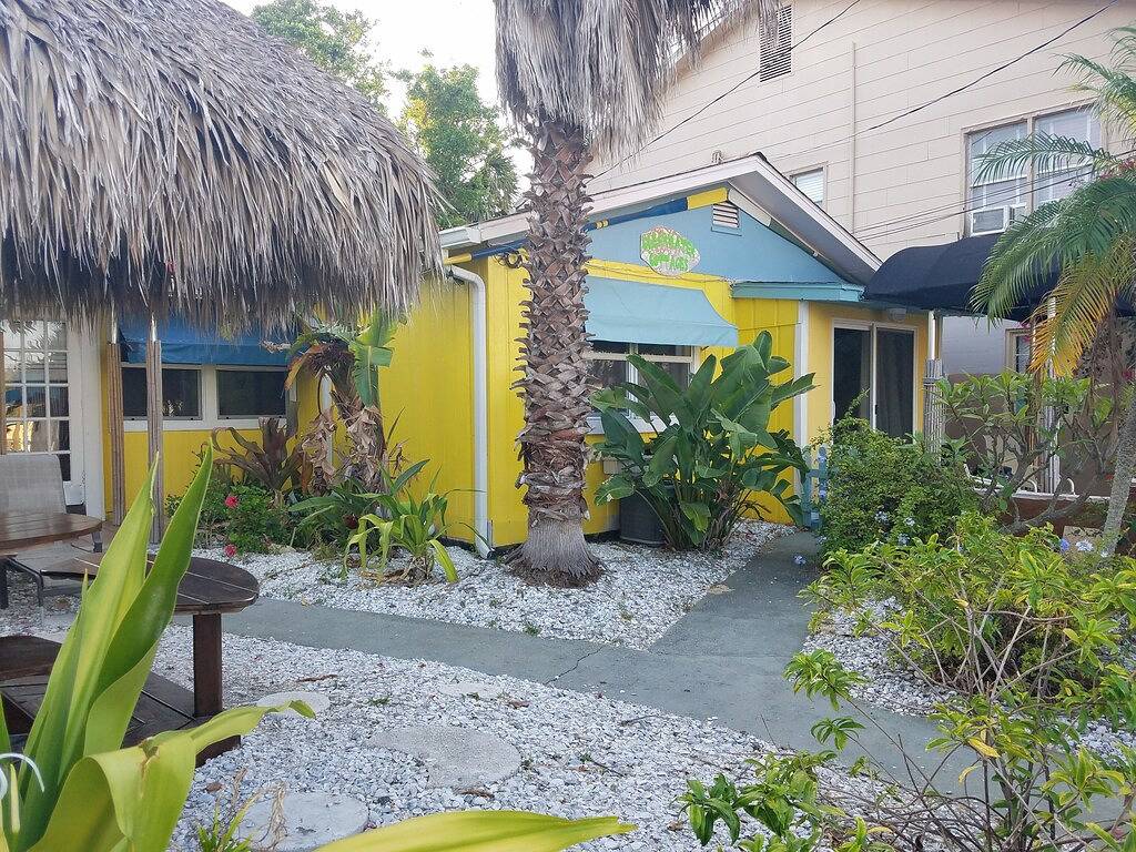 Neu renoviertes Beach Cottage 300 Schritte vom Strand entfernt. Haustierfreundlich! in Clearwater Beach, Clearwater