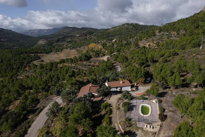 Casa rural para 10 personas, con vistas además de jardín y piscina - 1