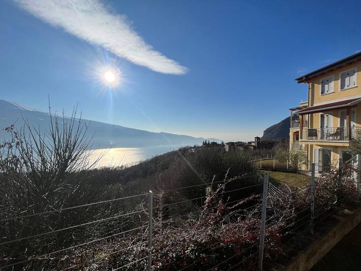 Vakantiewoning voor 6 personen, met Tuin en Uitzicht op het meer in Tignale