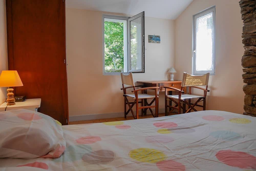 Maison de 2 chambres à Locmaria, jardin clos, plage à 800m, Bbq, animaux acceptés in Locmaria, Côte des Mégalithes