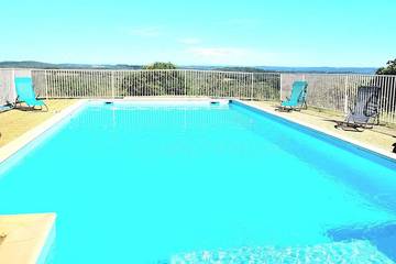 Location de vacances pour 17 personnes, animaux acceptés à Sénaillac-Lauzès