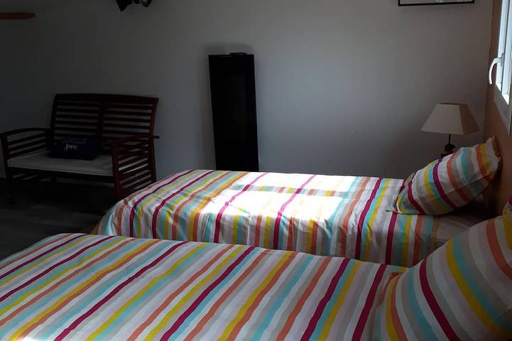Maison bois au calme  Spa toute l'année Terrasse piscine. Proche des plages . in Plomeur, Région de Quimper