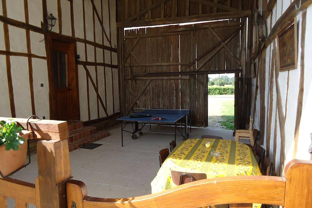 Rest on the farm with our 10 horses in the heart of nature.  Wifi works. in Droyes, Haute-Marne
